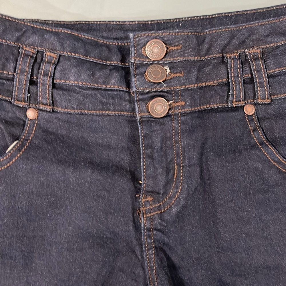 New York & Company SoHo dark blue denim shorts. Size 4 women’s. - Picture 2 of 4